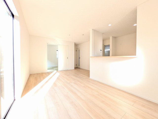 八王子市　川口町　新築一戸建て　８６期の内装|～16.0帖の明るいLDKで、家族団欒の時間をお過ごしいただけます～