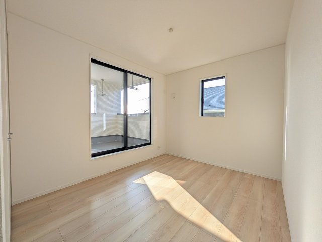 八王子市　川口町　新築一戸建て　８６期の子供部屋|～2階バルコニーに面している5.7帖の洋室です～
