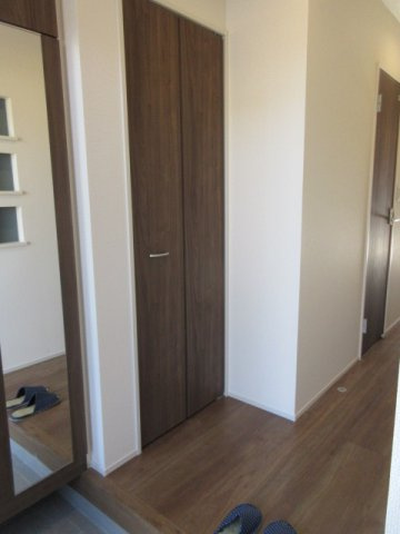 【仲介手数料無料】新築戸建　東松山市桜山台16-8（大型平屋住宅　全1棟）の前面道路含む現地写真