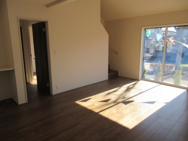 【仲介手数料無料】新築戸建　東松山市桜山台16-8（大型平屋住宅　全1棟）の前面道路含む現地写真