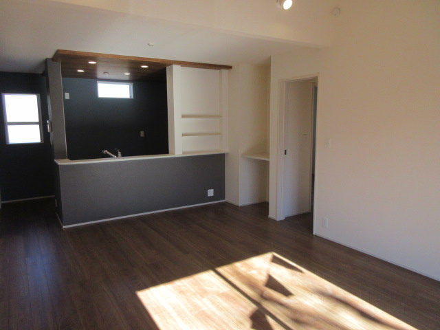 【仲介手数料無料】新築戸建　東松山市桜山台16-8（大型平屋住宅　全1棟）の前面道路含む現地写真