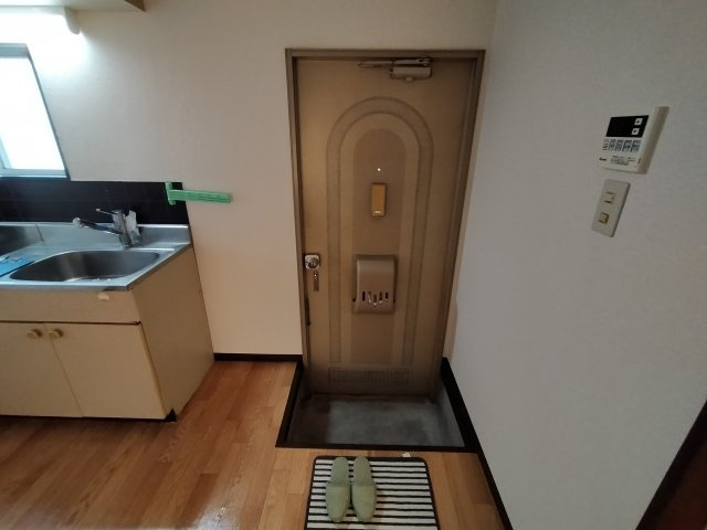 ハイツコスモスⅠの玄関