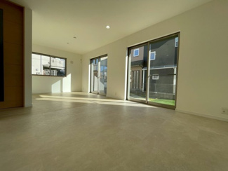 【居間・リビング】 | 立川市柏町4丁目　中古戸建　【全1棟】