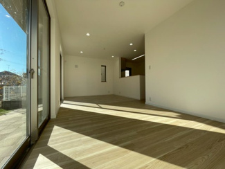 【居間・リビング】 | 立川市柏町4丁目　中古戸建　【全1棟】