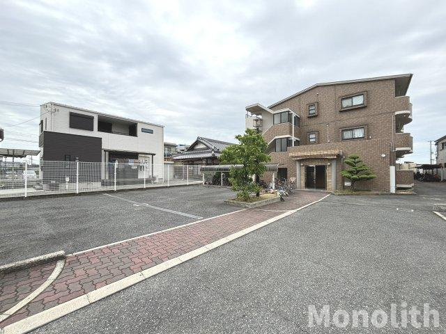 アヴニールHIKOの駐車場