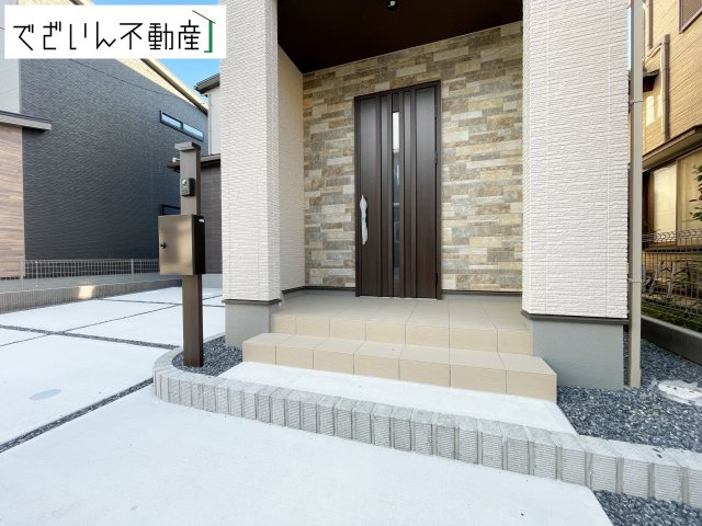 【玄関】 | ワイウッドコート熊谷市上之第9期　新築住宅 | ≪4号棟≫
現地(2025年11月撮影)