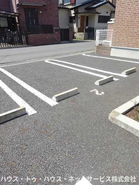 アルブル・ヴィラージュの駐車場