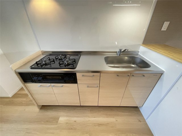 サザンコート久留米のキッチン|3口コンロ・グリル付のシステムキッチンです♪