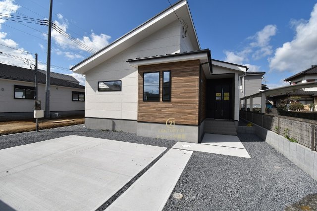 GRACE　ひたちなか市足崎　1期 　2の駐車場|並列駐車可能なカースペースを確保。毎日のお車の出し入れがストレスなく行えます！
内覧可能です。ご予約はHPから、またお電話でも、お気軽にどうぞ。