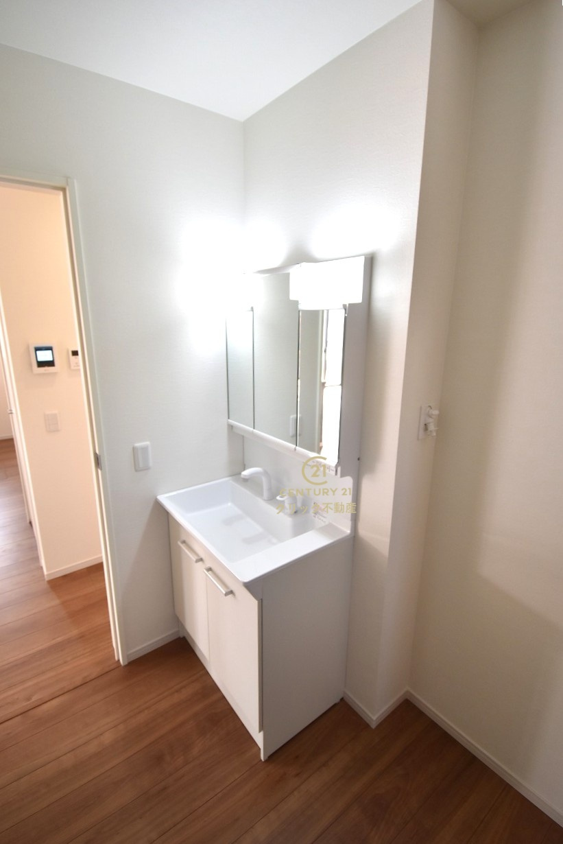 Grace　ひたちなか市足崎　1期 　2の独立洗面台|シャンプードレッサー付き洗面台。広めで使いやすい、お手入れが楽なデザインで、いつもすっきり清潔に保てます。