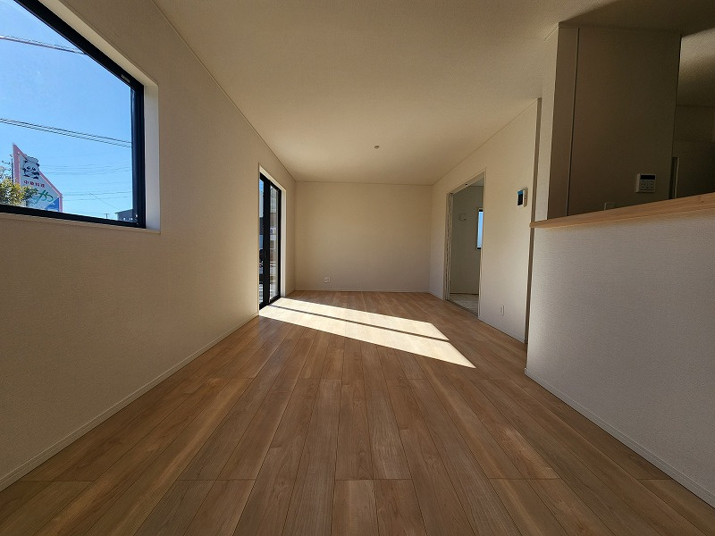 小牧市大字池之内　新築戸建　１号棟の居間・リビング|こちらのリビングで趣味の時間をお楽しみください