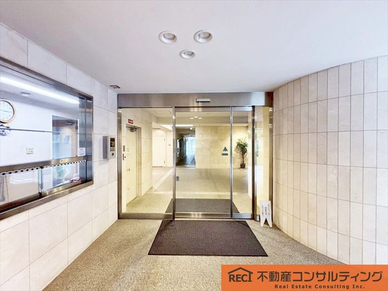 ニュー夙川マンションのエントランス