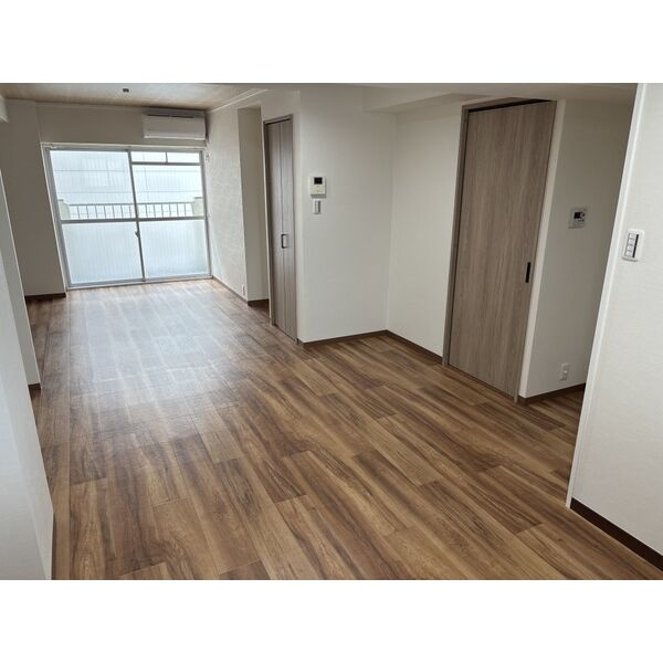 姫路市飾磨区三宅１丁目の賃貸マンションの居間・リビング