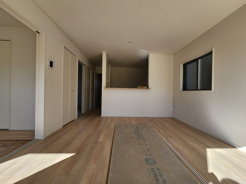 小牧市大字池之内　新築戸建　２号棟の居間・リビング|こちらのリビングで趣味の時間をお楽しみください