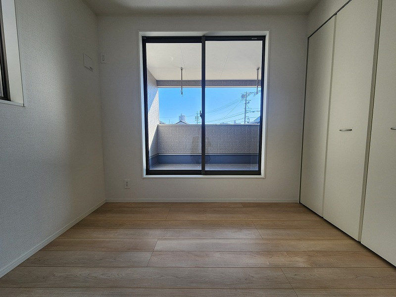 小牧市大字池之内　新築戸建　２号棟の洋室|明るい洋室です