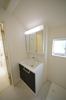 【独立洗面台】 | 【仲介手数料無料！！】府中市四谷４丁目　新築戸建て（全5棟）1号棟　4550万円