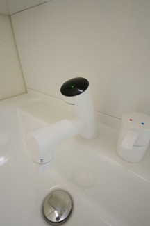 【独立洗面台】 | 【仲介手数料無料！！】府中市四谷４丁目　新築戸建て（全5棟）1号棟　4550万円 | タッチレス水栓