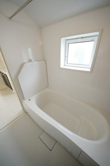 【浴室】 | 【仲介手数料無料！！】府中市四谷４丁目　新築戸建て（全5棟）1号棟　4550万円