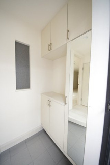 【収納】 | 【仲介手数料無料！！】府中市四谷４丁目　新築戸建て（全5棟）1号棟　4550万円 | 玄関収納