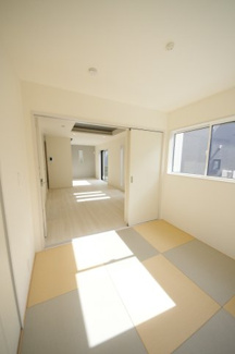 【居間・リビング】 | 【仲介手数料無料！！】府中市四谷４丁目　新築戸建て（全5棟）1号棟　4550万円