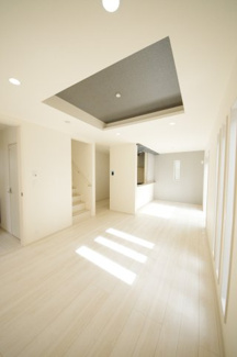 【居間・リビング】 | 【仲介手数料無料！！】府中市四谷４丁目　新築戸建て（全5棟）1号棟　4550万円