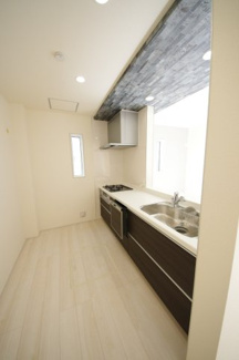 【キッチン】 | 【仲介手数料無料！！】府中市四谷４丁目　新築戸建て（全5棟）1号棟　4550万円