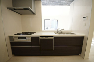 【キッチン】 | 【仲介手数料無料！！】府中市四谷４丁目　新築戸建て（全5棟）1号棟　4550万円