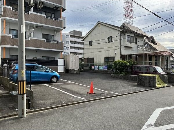 エクセレントハイツ・Sの駐車場