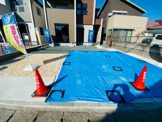 ブルーミングガーデン／南区良町3丁目／２号棟の前面道路含む現地写真