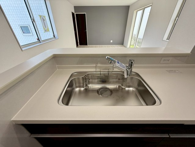 グラファーレ南城市玉城糸数 3期・1号棟のキッチン|流し台
