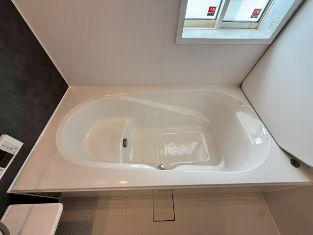 グラファーレ南城市玉城糸数 3期・1号棟の浴室|浴槽