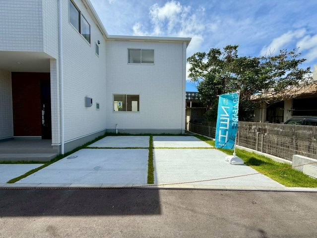 グラファーレ南城市玉城糸数 3期・1号棟の前面道路含む現地写真|並列駐車２台駐車可！お気軽にお問い合わせください♪