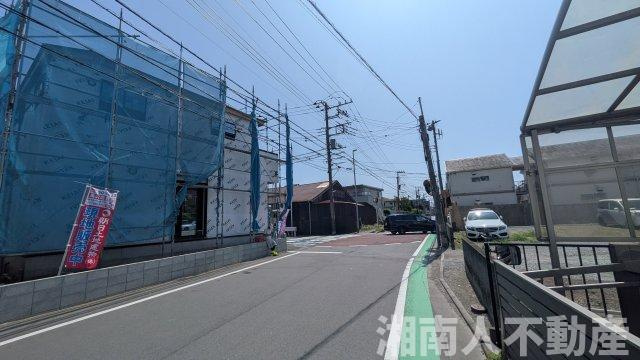 藤沢市片瀬５丁目２１５９－８新築戸建ての前面道路含む現地写真|前面道路含む現地写真です