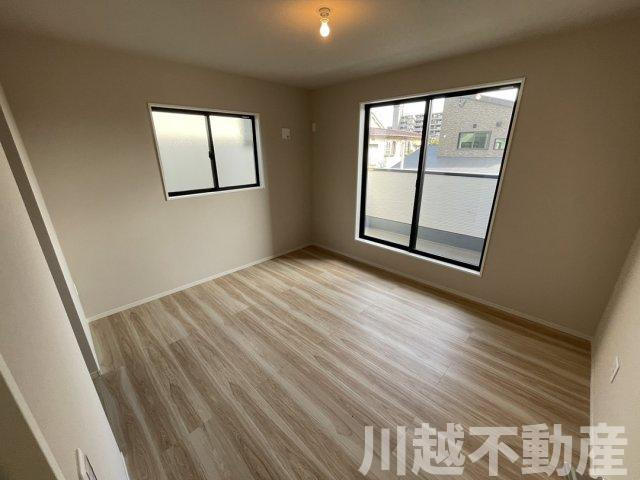 新河岸駅まで徒歩１３分の洋室|チャイルドシートご用意しています