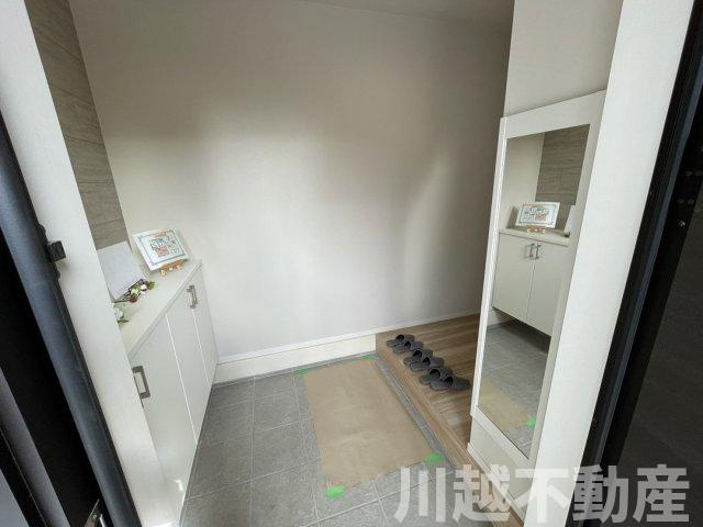 新河岸駅まで徒歩１３分の玄関|各種金融機関取り扱っています