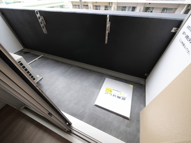 セレニテ新大阪ミラク壱番館のバルコニー