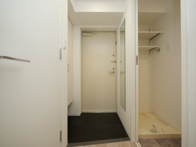 セレニテ新大阪ミラク壱番館の玄関