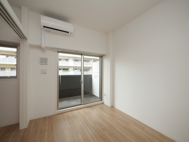 セレニテ新大阪ミラク壱番館の居間・リビング