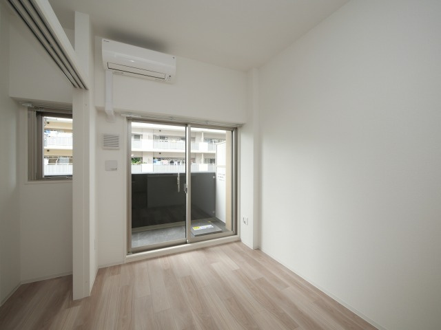 セレニテ新大阪ミラク壱番館の居間・リビング