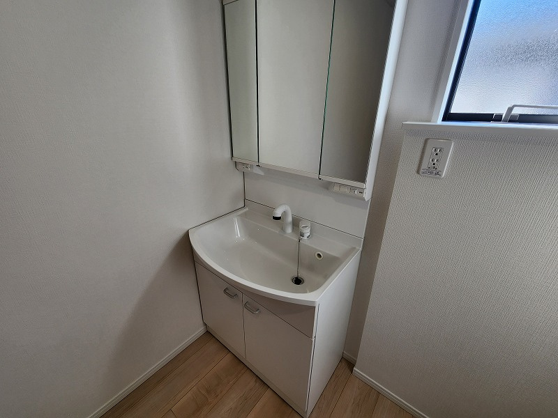 小牧市大字池之内　新築戸建　５号棟の独立洗面台|独立洗面台、朝の身支度には欠かせません