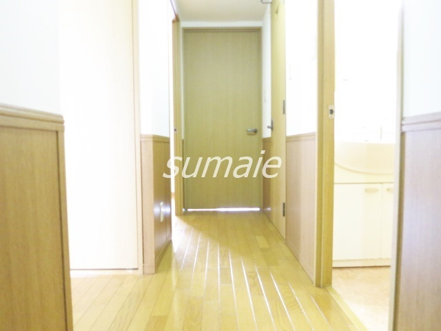 フクロク・ハイ・マンション３号館の居間・リビング|廊下部分です♪