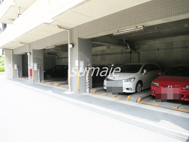 フクロク・ハイ・マンション３号館の駐車場|敷地内の駐車場です♪