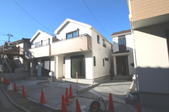 【Heartfull Town】東大和南街７期の外観|電気料金の節約や停電などの災害時に電気が使える太陽光発電（※C号棟を除く）