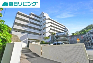 【外観】 | 重厚感あるタイル張りの外観