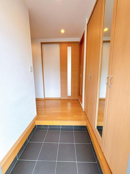 岡山市北区辰巳　中古一戸建て【仲介手数料無料】の玄関