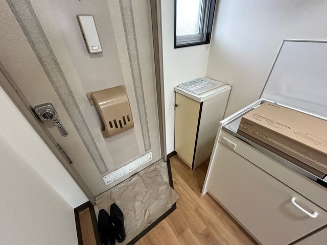 武蔵野市中町３丁目のアパートの玄関