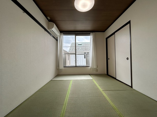 武蔵野市中町３丁目のアパートの居間・リビング