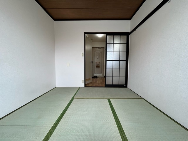 武蔵野市中町３丁目のアパートの居間・リビング