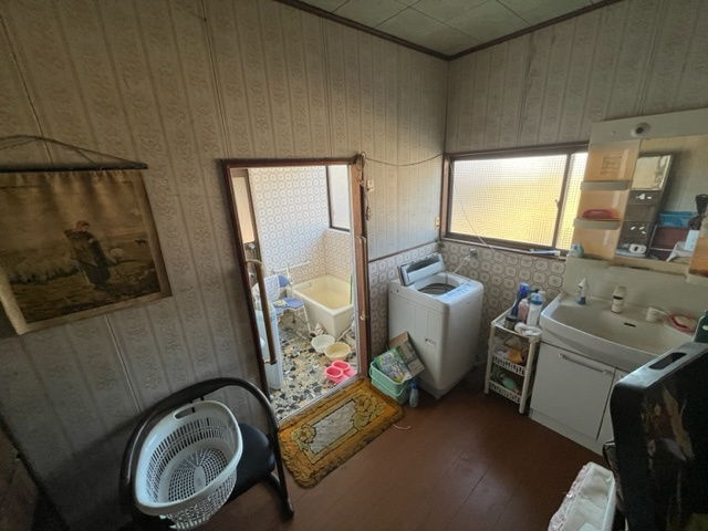 都城市太郎坊町の中古一戸建の脱衣所