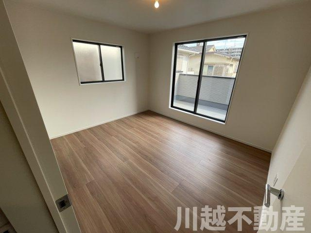 小・中学校もスーパーもコンビニも徒歩圏内の洋室|ドリンクサービスあります